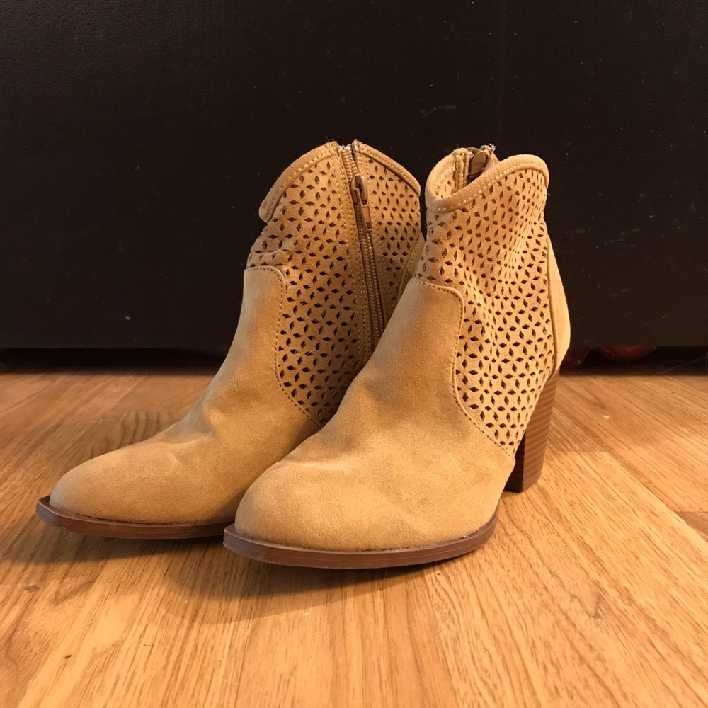 NEW Heeled ankle boots.